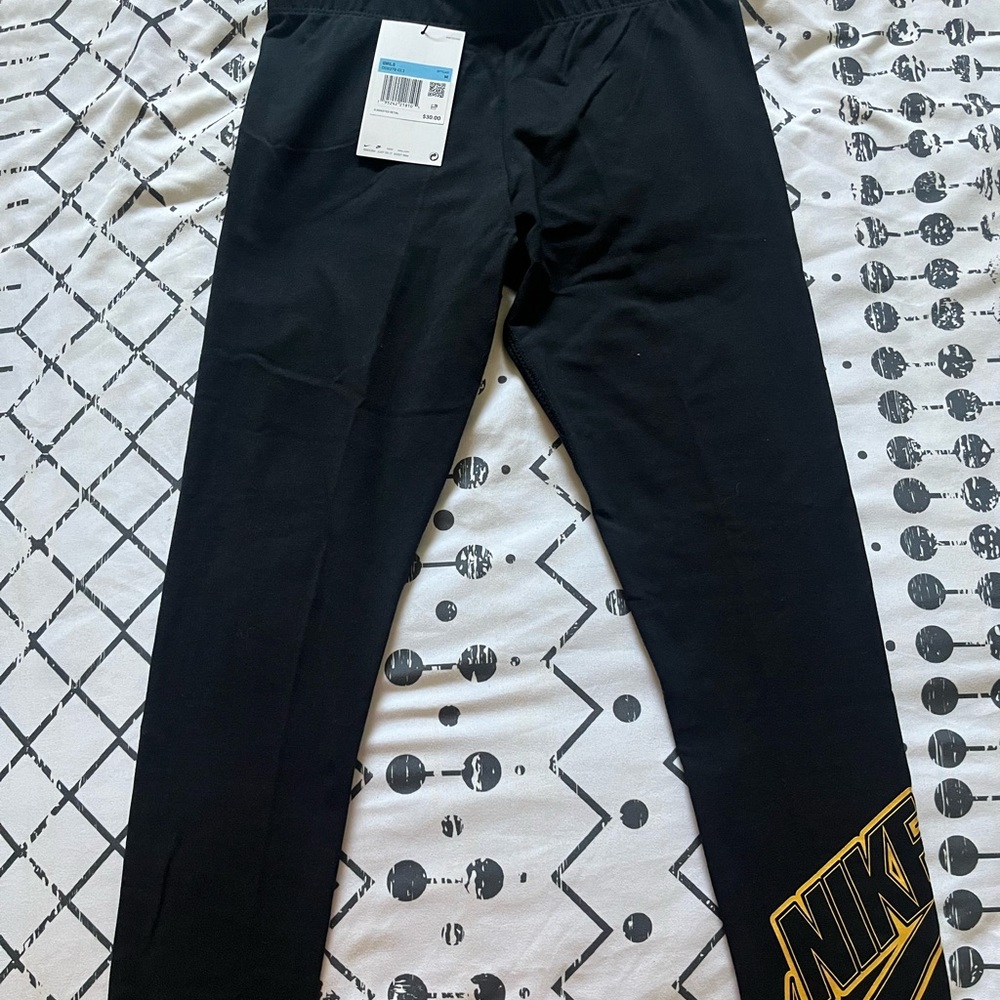 Girls Nike Leggings Size Medium